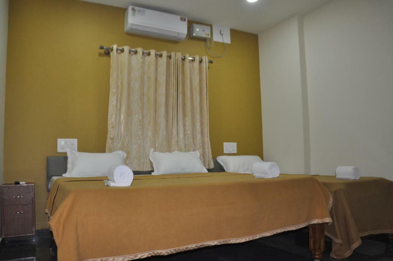 Blue Crystal Lodge Shimoga Luaran gambar