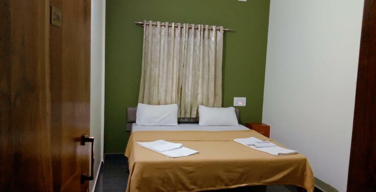 Blue Crystal Lodge Shimoga Luaran gambar